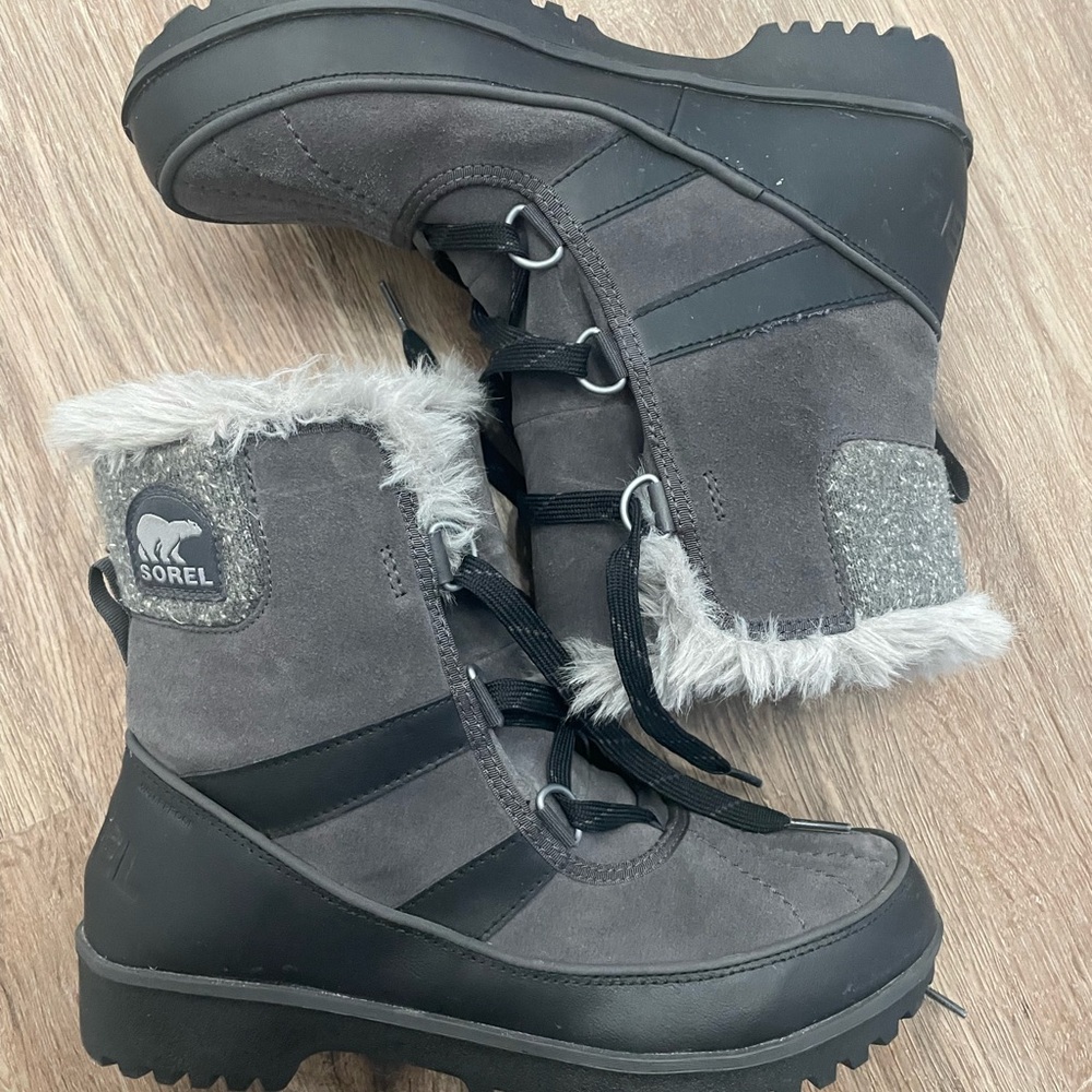Sorel Women's Charcoal and Black Winter Boots